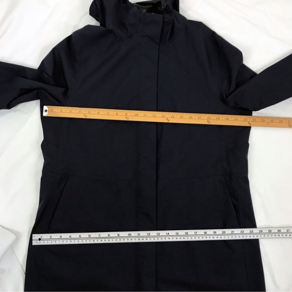 UNIQLO Blocktech Raincoat Navy blue water resistant rain jacket - Picture 8 of 9